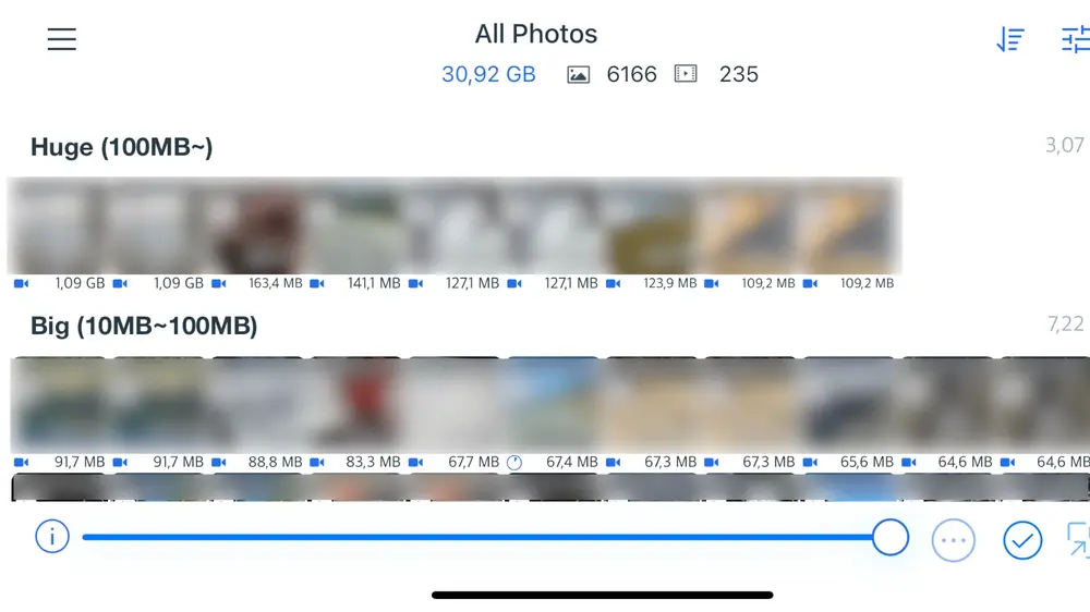 Photos sorted and grouped by size on my iPhone 13 using the Photo Cleaner application